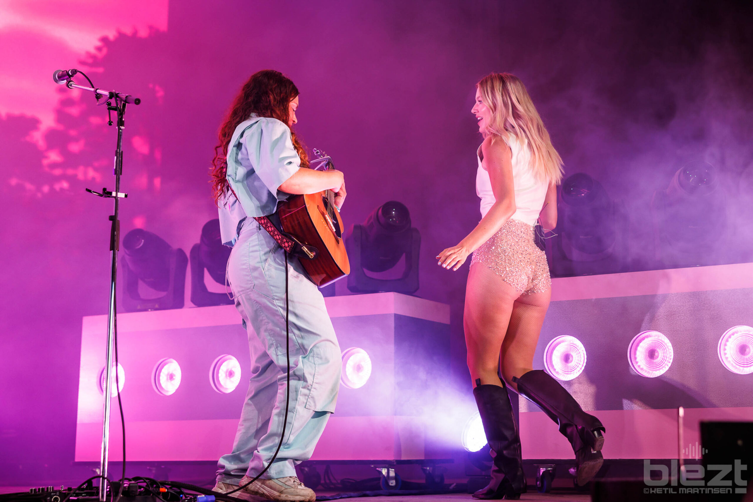 Astrid S live på Øyafestivalen 2024 - BLEZT