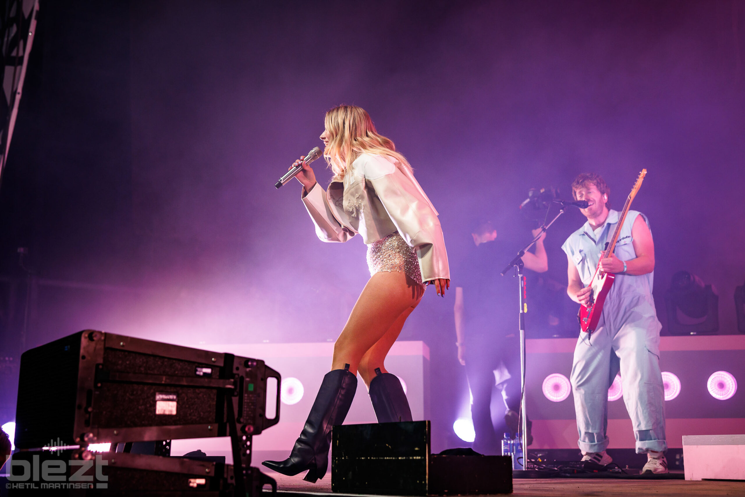 Astrid S live på Øyafestivalen 2024 - BLEZT