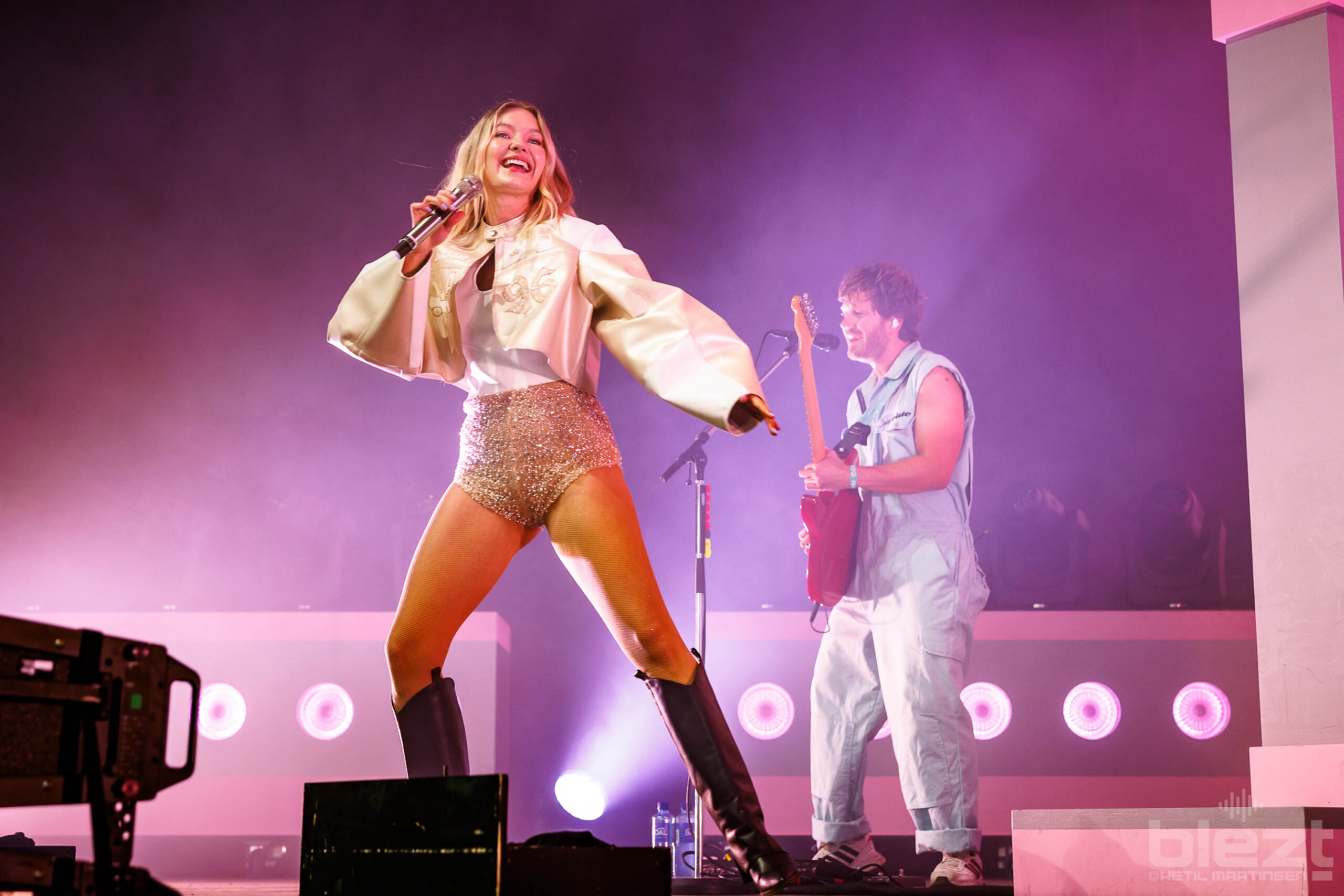 Astrid S live på Øyafestivalen 2024 - BLEZT