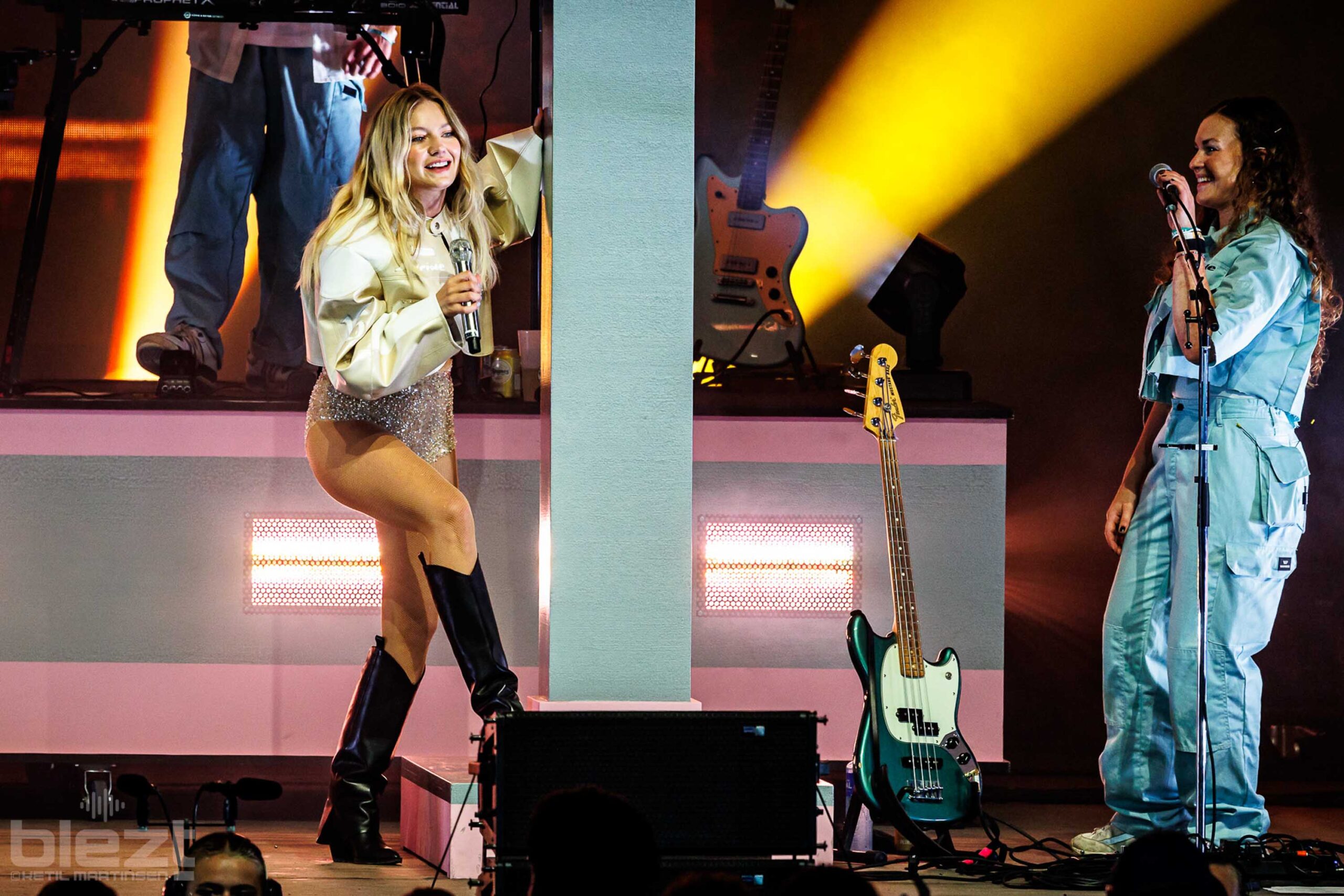 Astrid S live på Øyafestivalen 2024 - BLEZT