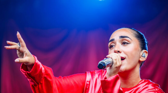 Delara live på Øyafestivalen 2024 - BLEZT