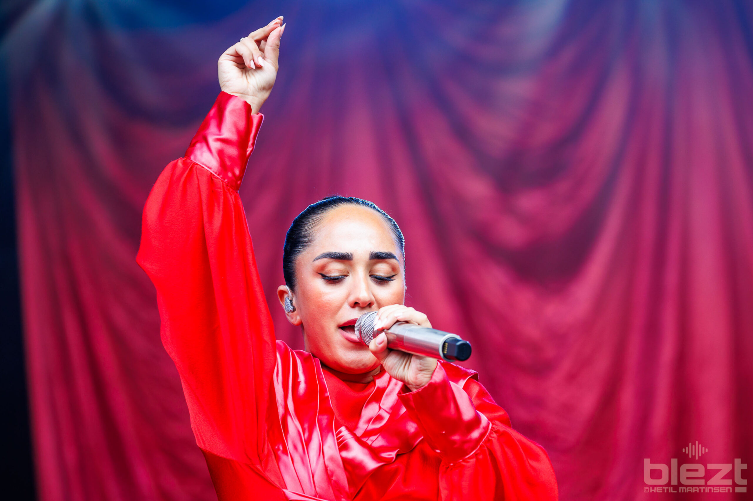 Delara live på Øyafestivalen 2024 - BLEZT