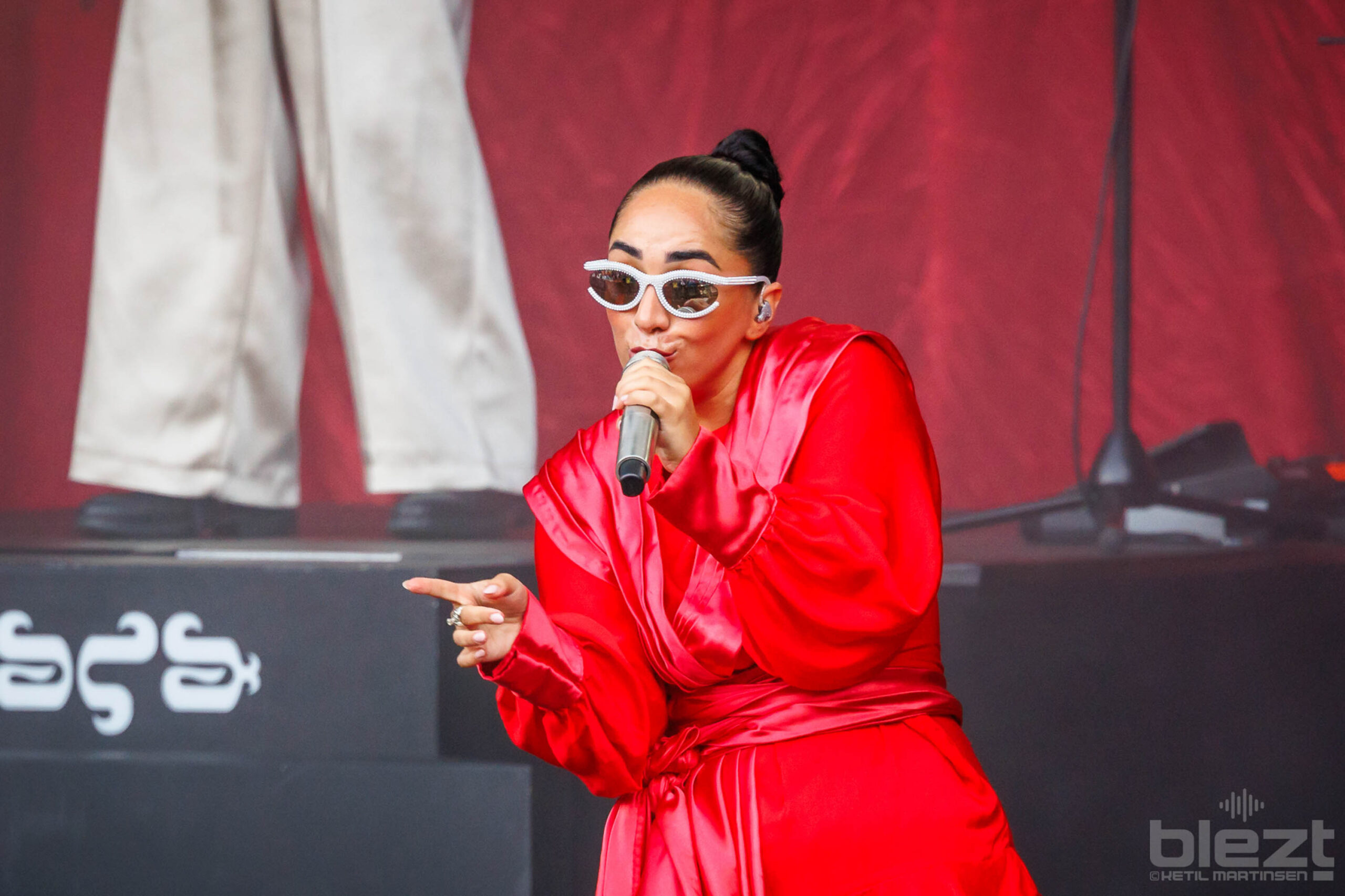 Delara live på Øyafestivalen 2024 - BLEZT