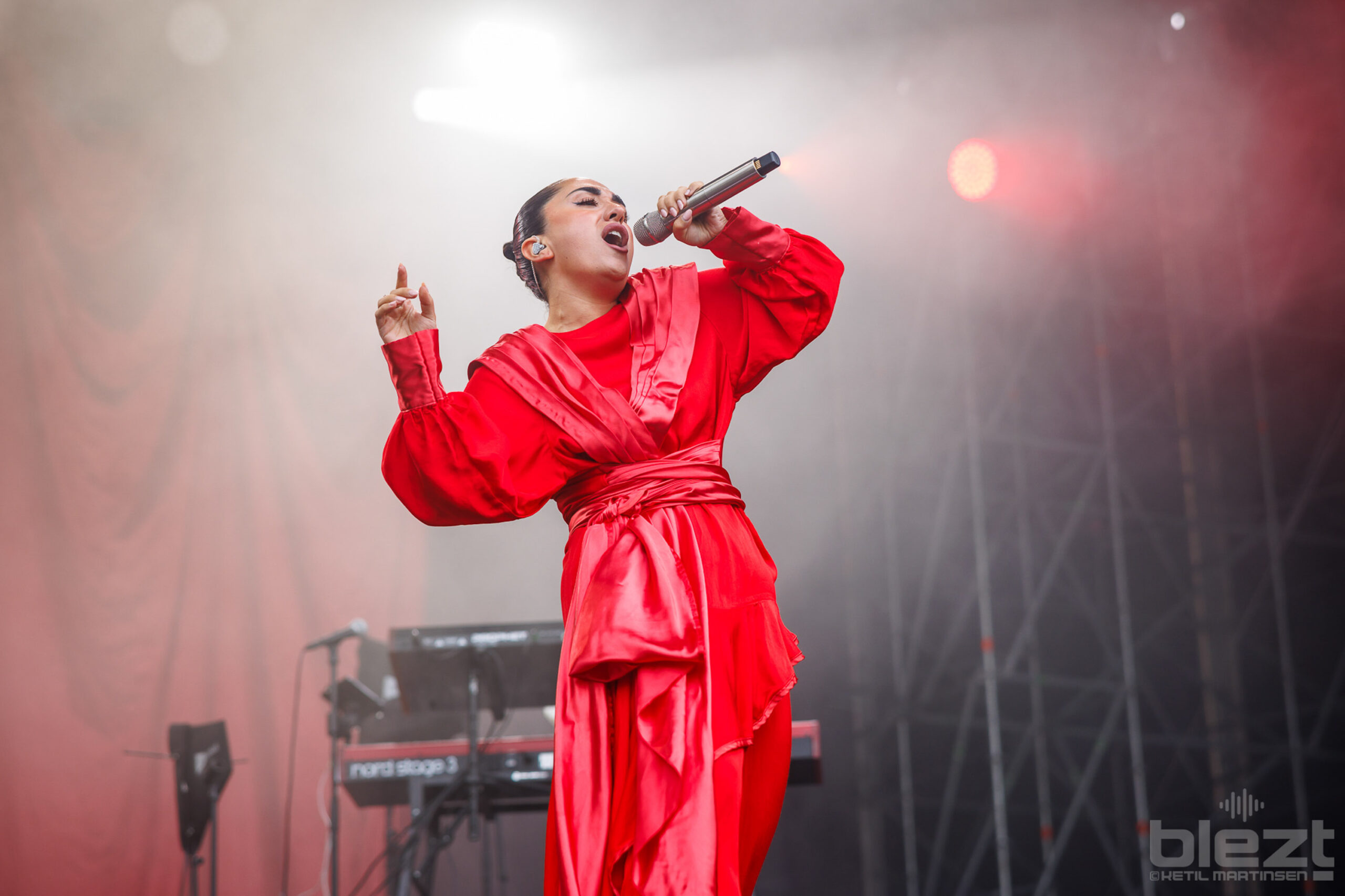 Delara live på Øyafestivalen 2024 - BLEZT