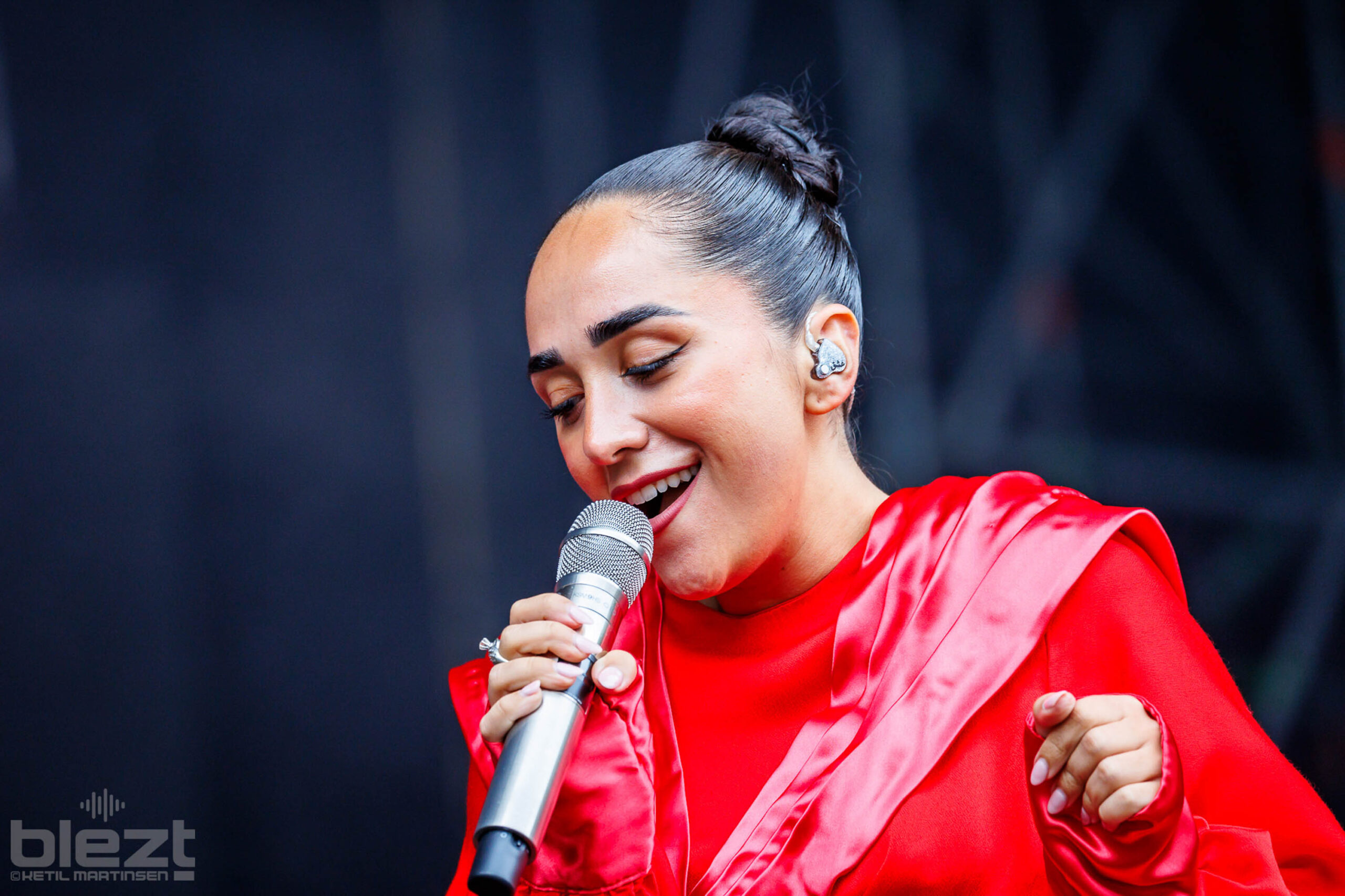 Delara live på Øyafestivalen 2024 - BLEZT