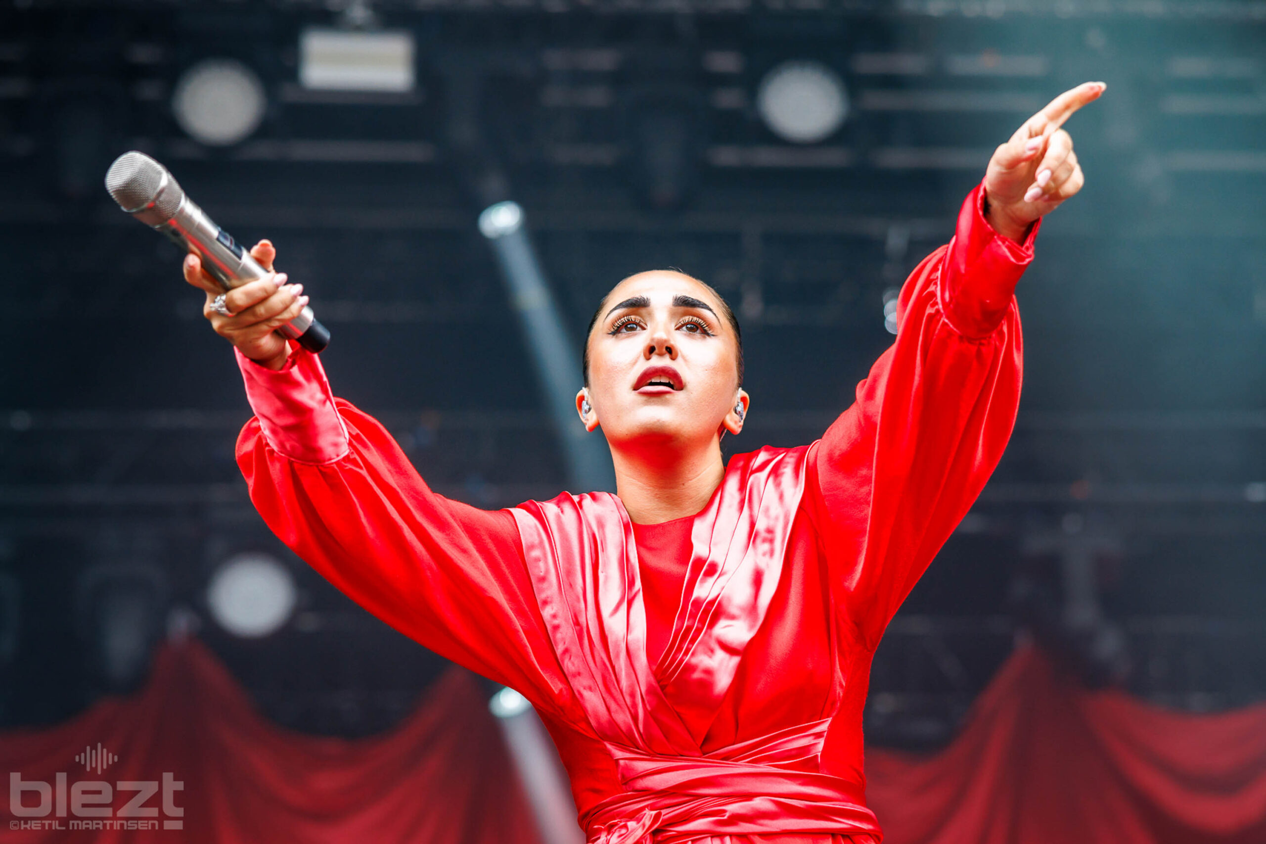 Delara live på Øyafestivalen 2024 - BLEZT