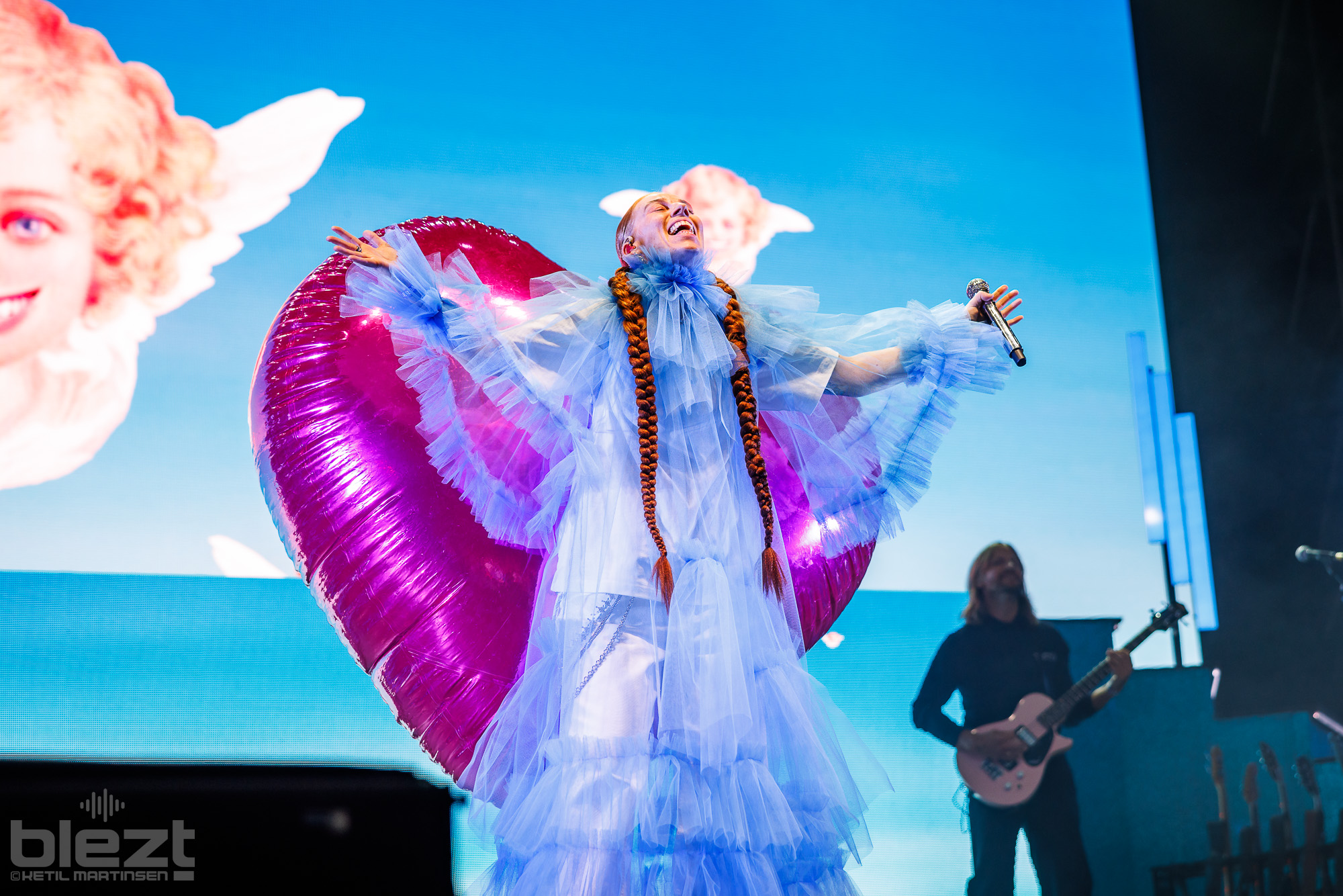 Gabrielle live på Øyafestivalen 2024 - BLEZT