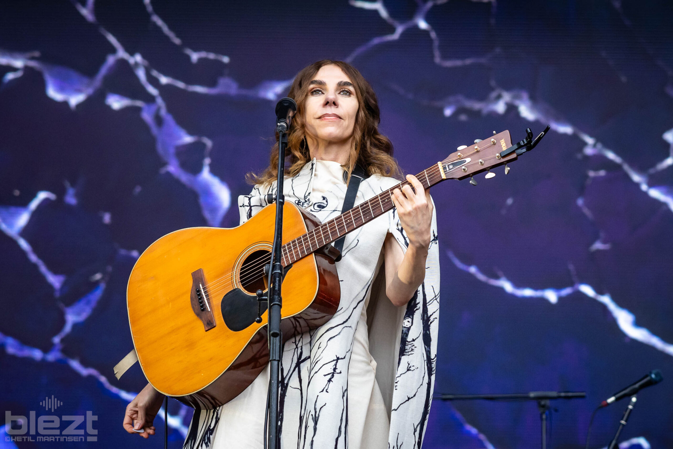 PJ Harvey live på Øyafestivalen 2024 - BLEZT