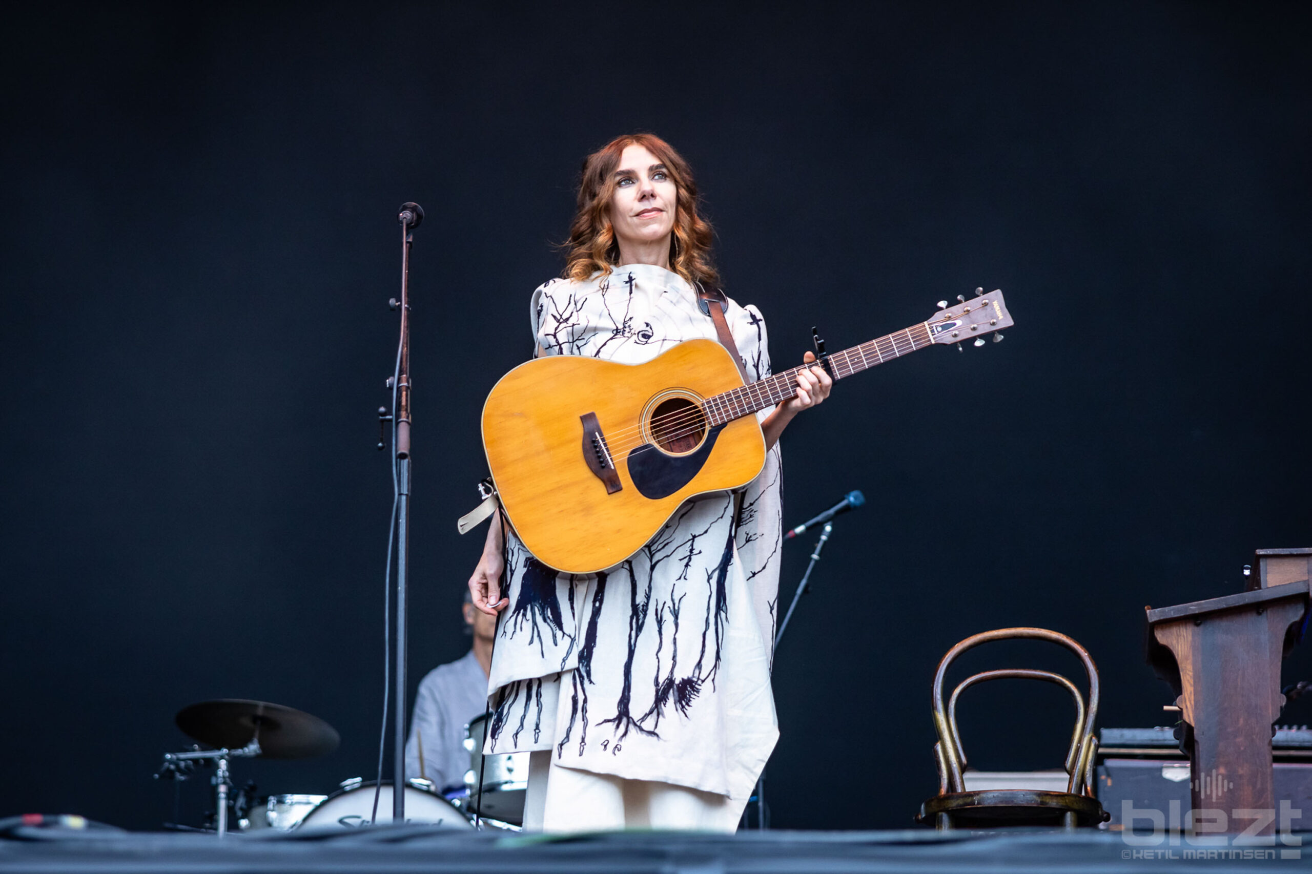 PJ Harvey live på Øyafestivalen 2024 - BLEZT