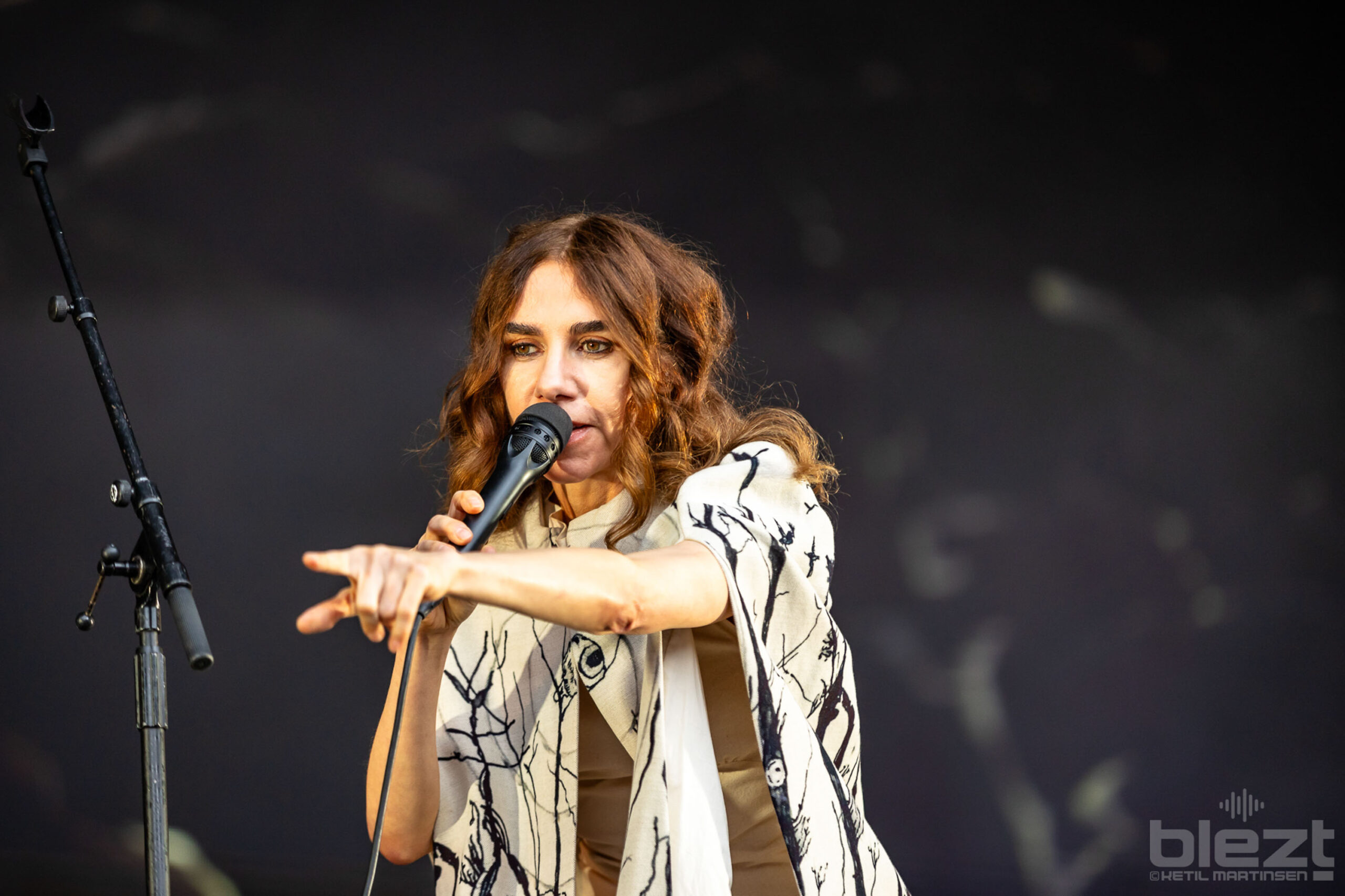 PJ Harvey live på Øyafestivalen 2024 - BLEZT