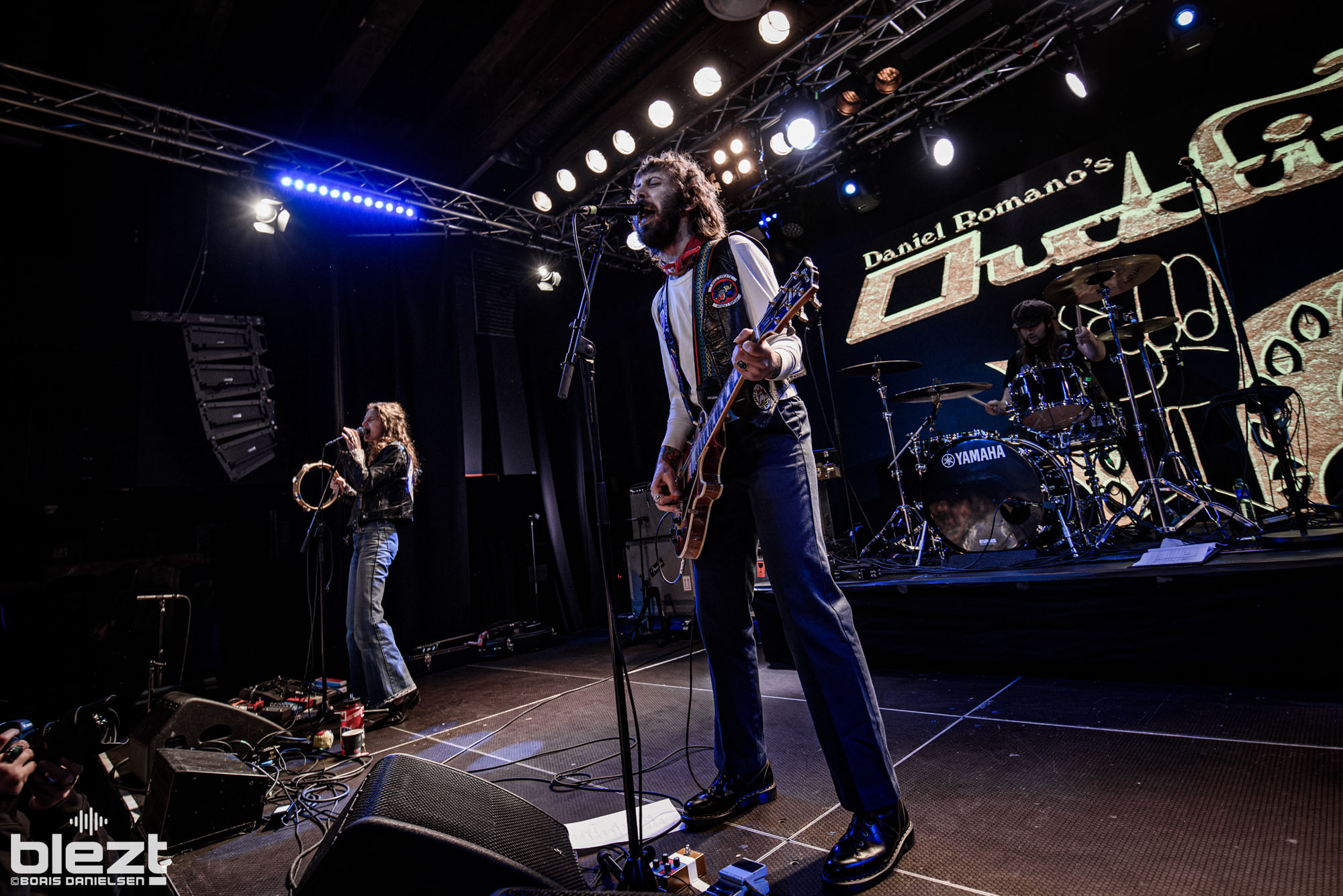 Daniel Romano's Outfit live på Vulkan Arena i Oslo november 2024 - BLEZT