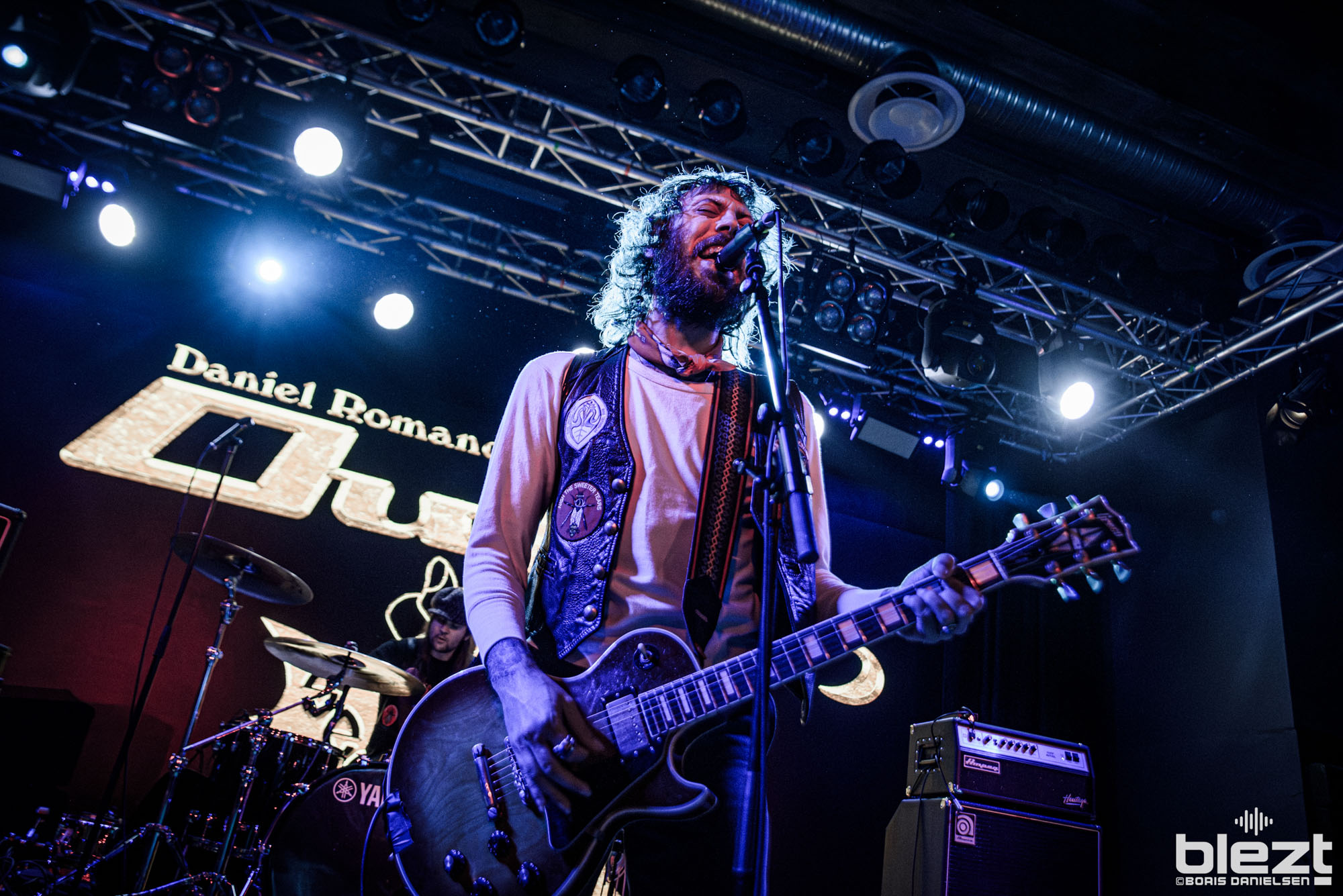 Daniel Romano's Outfit live på Vulkan Arena i Oslo november 2024 - BLEZT