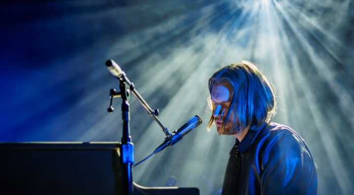 Finneas live på Rockefeller i Oslo april 2025 - BLEZT