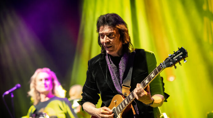 Steve Hackett live på Sentrum Scene i Oslo april 2025 - BLEZT